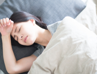 ベタつく夜にさよなら。湿気対策で叶える「朝まで熟睡」3つの即効ケア