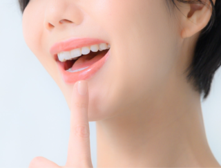 歯ぐきも「焦げる」!? 内科・皮膚科医×歯科医が語る「歯ぐきの糖化」。肌のくすみやたるみは、口の中でも起きているって本当!?