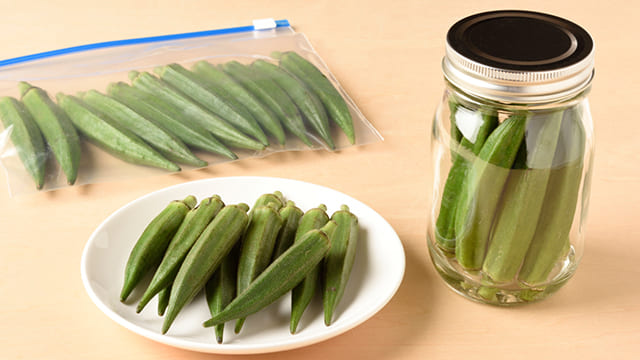 オクラ保存！　黒ずみを防ぐ冷蔵、生＆茹でが冷凍で１カ月もつコツ