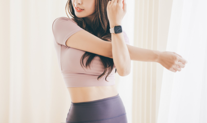 ストレッチする女性