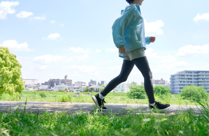 歩く