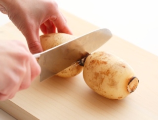 ［れんこんの下ごしらえ］おいしく食べるための切り方＆あく抜き