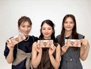 秋トレンドは「シアーレッドカラー(赤み系)」。長井かおりさんが提案する「大人の多幸感 秋のバンビメイク」でピュアな透明感と立体感をまとう