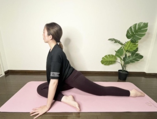 立ち仕事で脚がパンパン…。寝る前にできる「股関節ストレッチ３つ」でお疲れケア