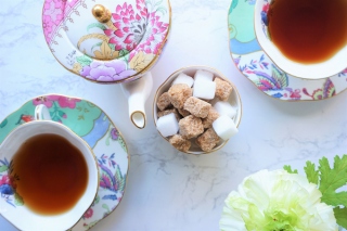 紅茶と砂糖の画像