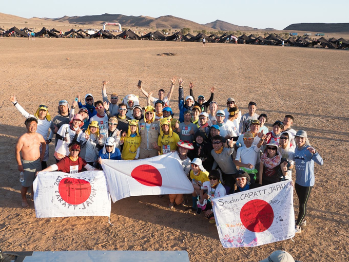 サハラマラソン日本人参加者で記念撮影
