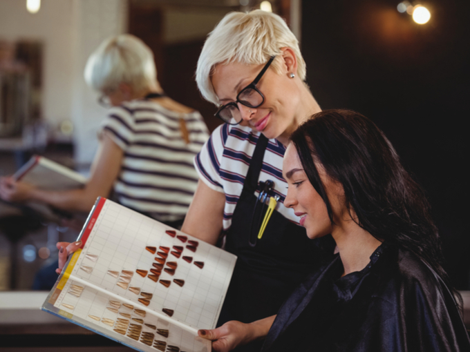 白髪が目立ち始めたらサロンで指名したい 白髪をキレイに見せてくれるカラーって ダイエット フィットネス ヘルスケアのことならfytte フィッテ