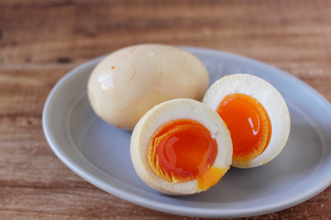 ピリ辛豆板醤味の半熟煮卵