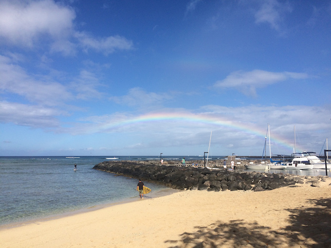 ハワイの海に虹