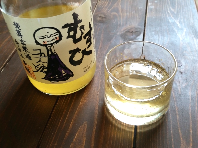 玄米酒とグラス