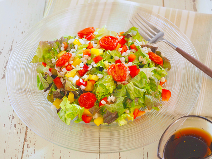 「バルサミコ酢」×「オリーブオイル」 ドレッシングで食べる彩りサラダ