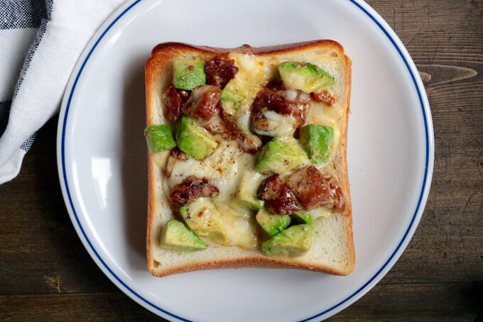 朝ご飯にぴったり エダジュンの 照り焼きチキンとアボカドのごちそうトースト 缶詰 レシピ ダイエット フィットネス ヘルスケアのことならfytte フィッテ