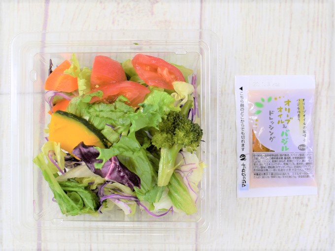 パッケージに入った「摂取サラダ ビタミンACE」の画像