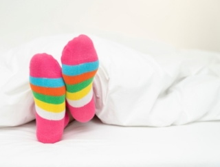 寒い季節、手足が冷たくてなかなか寝つけないときはどうすればいい？