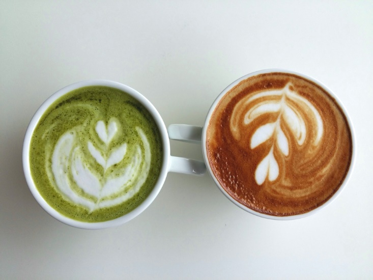 緑茶とコーヒーのイメージ画像