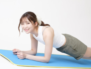 NGT48奈良未遥さんに聞いた! 運動苦手女子でもアイドルボディになれる家トレ習慣&食事法