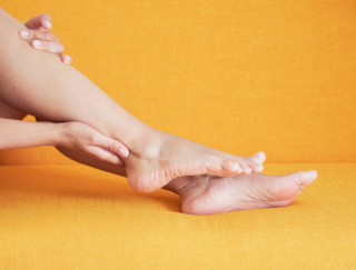 足のむくみを放置するとリスクが急上昇！ 特に女性は気をつけたい「下肢静脈瘤」