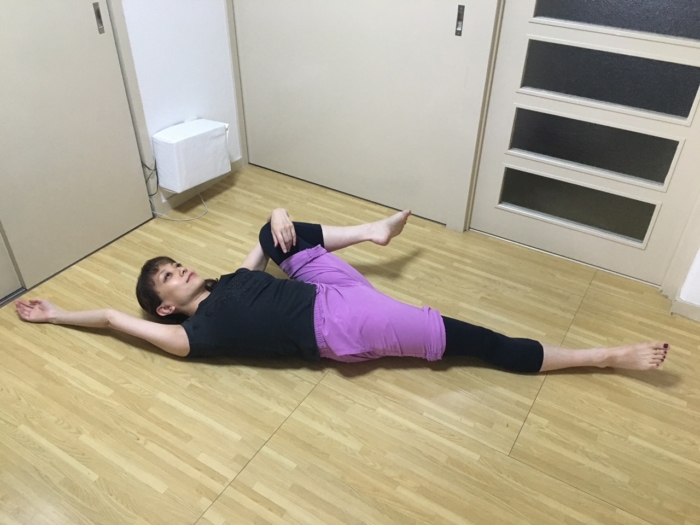 残暑疲れを解消 バレエダンサーが教える 寝たままできるリラックスエクササイズ ダイエット フィットネス ヘルスケアのことならfytte フィッテ