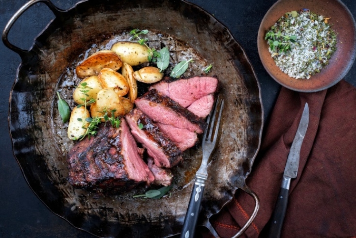 馬肉、豚ヒレ肉、ラムもも肉、くじら肉。いちばんカロリーが低いのは 